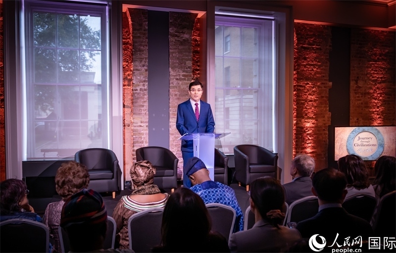 中國駐英國使館臨時代辦楊曉光致辭。人民網(wǎng) 郭錦標(biāo)攝