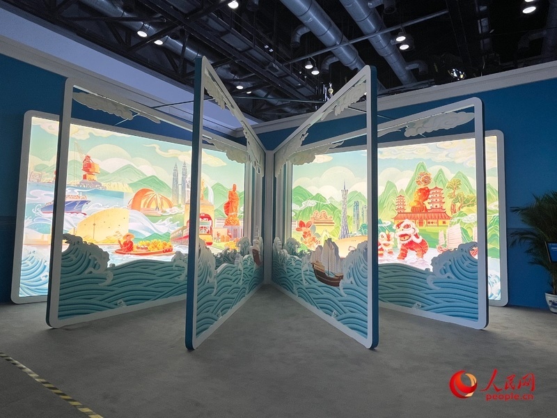 新聞中心媒體公共工作區(qū)兩側(cè)矗立著打開的“書畫”。人民網(wǎng)記者 杜燕飛攝