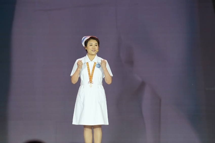 第49屆南丁格爾獎獲得者、四川大學(xué)華西醫(yī)院護(hù)理部主任蔣艷