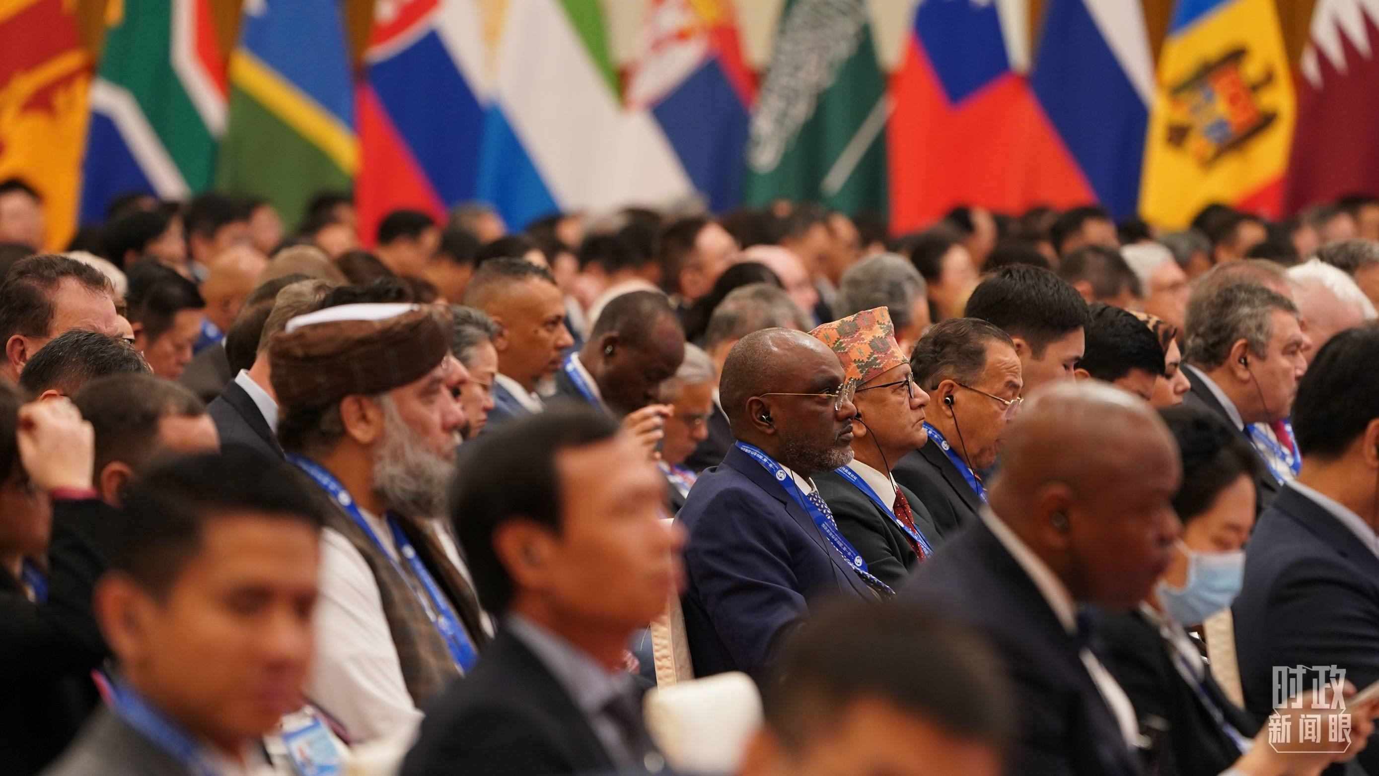 △開(kāi)幕式現(xiàn)場(chǎng)的與會(huì)嘉賓。（總臺(tái)國(guó)廣記者李晉拍攝）