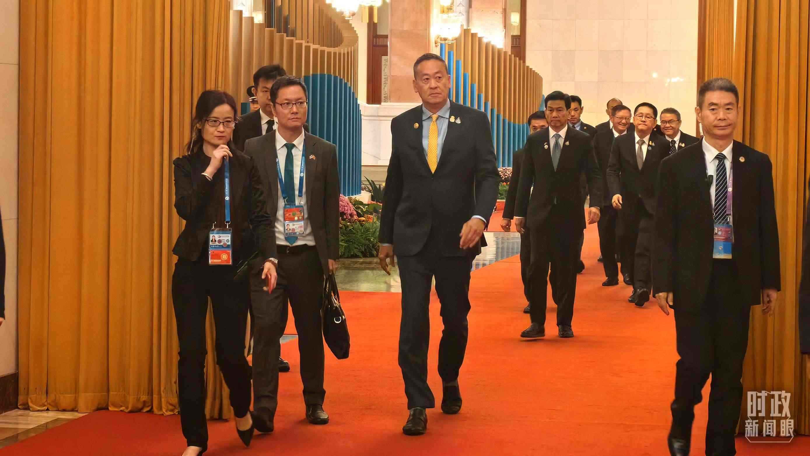 △即將參加會(huì)見的泰國(guó)總理賽塔。（總臺(tái)央廣記者潘毅拍攝）