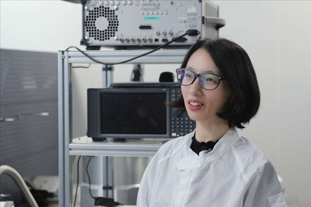 李婧在中國科學院紫金山天文臺毫米波和亞毫米波技術(shù)實驗室。（受訪者供圖）