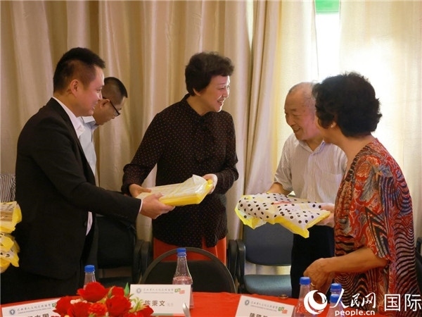 當(dāng)?shù)貢r(shí)間10月23日，國務(wù)院僑務(wù)辦公室主任陳旭在巴西華人文化交流協(xié)會(huì)會(huì)館出席里約僑界舉辦的重陽節(jié)敬老聯(lián)歡活動(dòng)。人民網(wǎng)記者 陳海琪攝