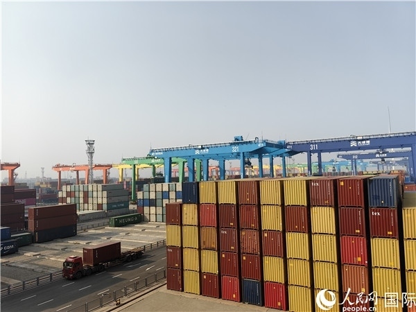 天津港北疆港區(qū)C段智能化集裝箱碼頭。人民網(wǎng)記者 符園園攝