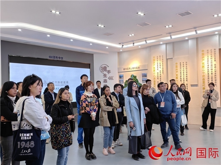 媒體記者探訪薊州礦山生態(tài)修復項目。人民網(wǎng)記者 符園園攝