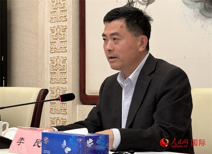 10月31日，歐美同學(xué)會(huì)秘書(shū)長(zhǎng)李民在第五屆中法文化論壇媒體吹風(fēng)會(huì)上講話。（人民網(wǎng) 謝瑩攝）