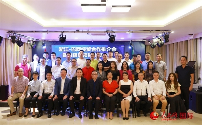 與會嘉賓合影。人民網(wǎng)記者 陳海琪攝