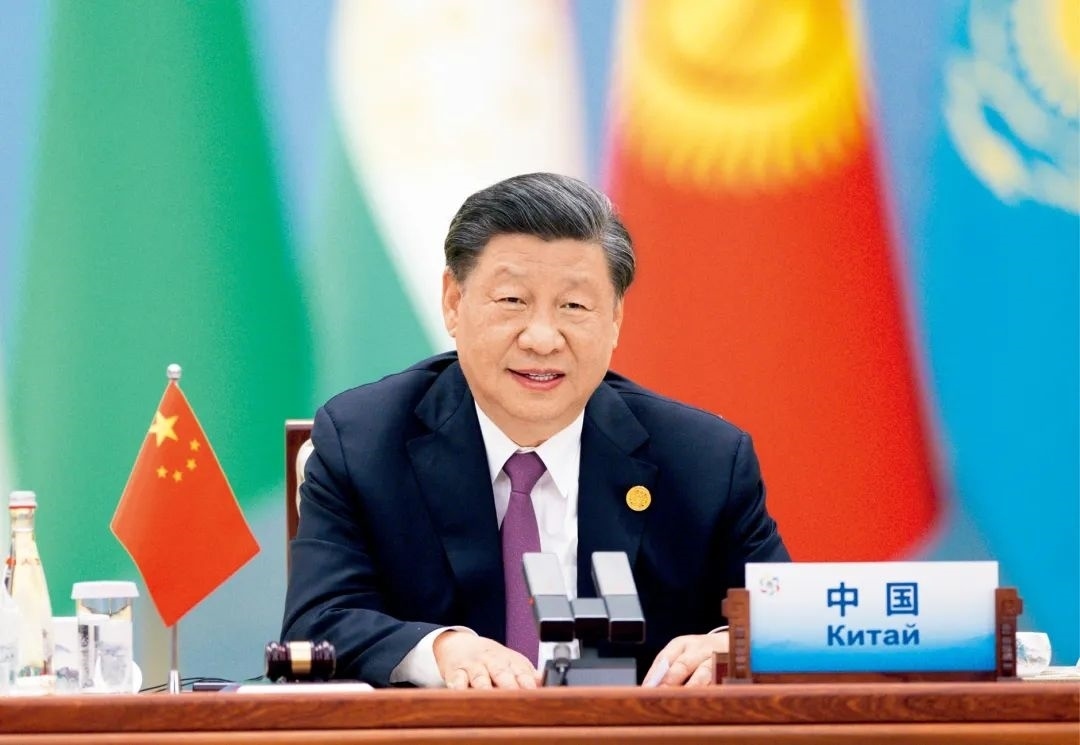 2023年5月19日上午，國(guó)家主席習(xí)近平在陜西省西安市主持首屆中國(guó)—中亞峰會(huì)并發(fā)表題為《攜手建設(shè)守望相助、共同發(fā)展、普遍安全、世代友好的中國(guó)—中亞命運(yùn)共同體》的主旨講話。圖/ 新華社記者 黃敬文 攝