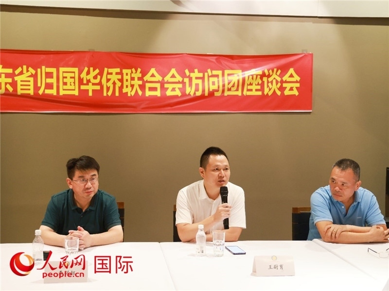 中國駐里約總領(lǐng)館副總領(lǐng)事王尉育（中）在座談會上致辭。人民網(wǎng)記者 陳海琪攝