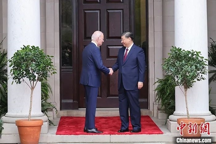 當(dāng)?shù)貢r間11月15日，中國國家主席習(xí)近平在美國舊金山斐洛里莊園同美國總統(tǒng)拜登舉行中美元首會晤。中新社記者 盛佳鵬 攝