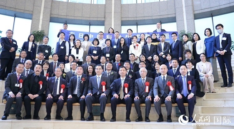 到場嘉賓與中國駐日本大使吳江浩合影留念。人民網(wǎng) 許可攝