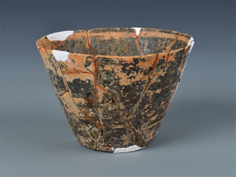 出土的蛋殼彩陶杯。國家文物局供圖