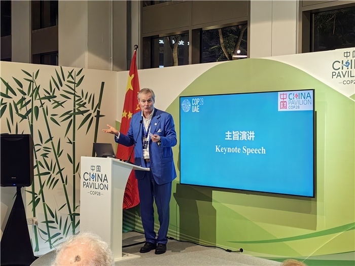 意大利都靈理工大學(xué)終身教授岡特·鮑利發(fā)言。COP28中國(guó)角供圖