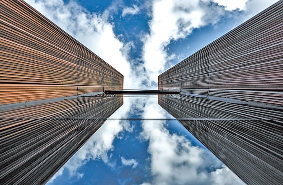  開放共享 今年9月，改造升級后的上海凝聚力工程博物館開門迎客。博物館大廳公共區(qū)域在功能提升、資源整合后，釋放更多公共服務(wù)空間，帶給市民更多新體驗。 上海某餐廳法國籍廚師 邁克爾·溫德林?jǐn)z