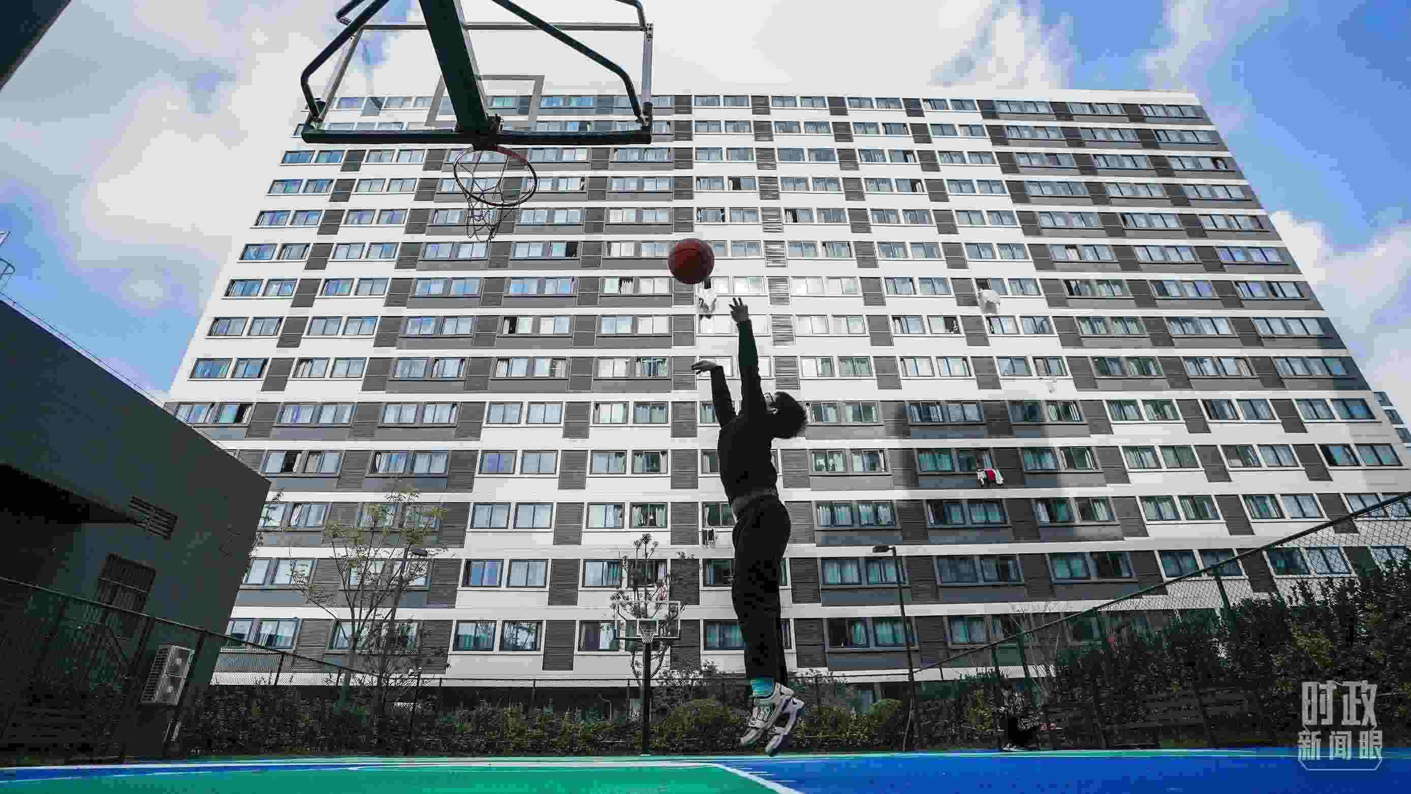 △上海市閔行區(qū)新時(shí)代城市建設(shè)者管理者之家。（總臺(tái)國(guó)廣記者李晉拍攝）