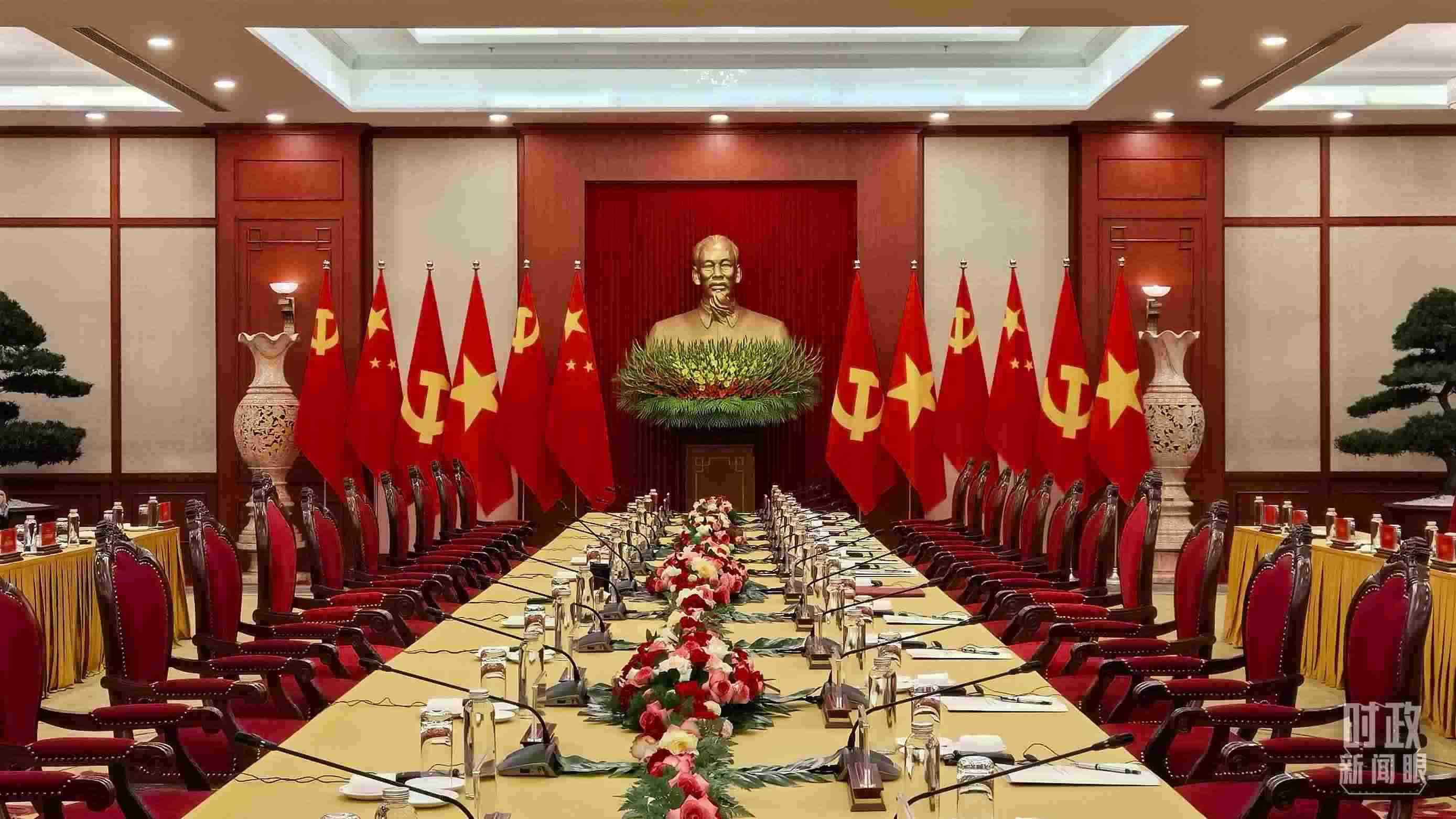 △當(dāng)?shù)貢r(shí)間12月12日下午，習(xí)近平在這里與阮富仲舉行會談，這是會談開始前的場景。（總臺央視記者邢彬拍攝）