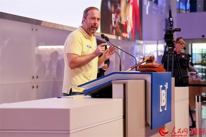 巴西礦產(chǎn)和能源部部長亞歷山大·西爾維拉發(fā)表致辭。人民網(wǎng)記者 宋亦然攝