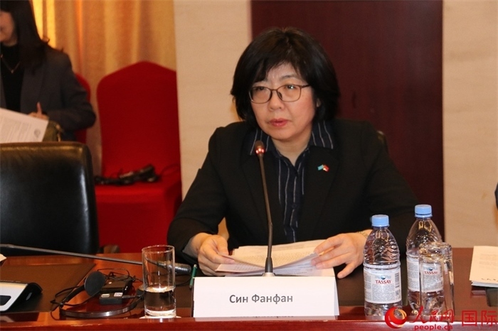 中國駐哈薩克斯坦大使館公使銜參贊邢芳芳致辭。人民網記者 李強攝