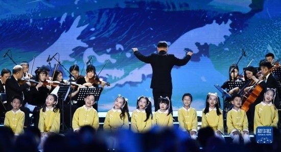 12月16日拍攝的第五屆海南島國(guó)際電影節(jié)開(kāi)幕式現(xiàn)場(chǎng)。