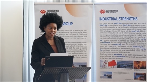 南非獨(dú)立傳媒集團(tuán)代表諾爾萬德爾-恩齊扎發(fā)言。 人民網(wǎng) 張茜攝