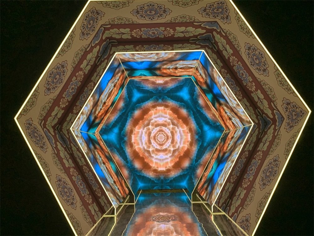 中國國家博物館“華彩萬象——石窟藝術沉浸體驗”現(xiàn)場。人民網(wǎng)記者 韋衍行攝