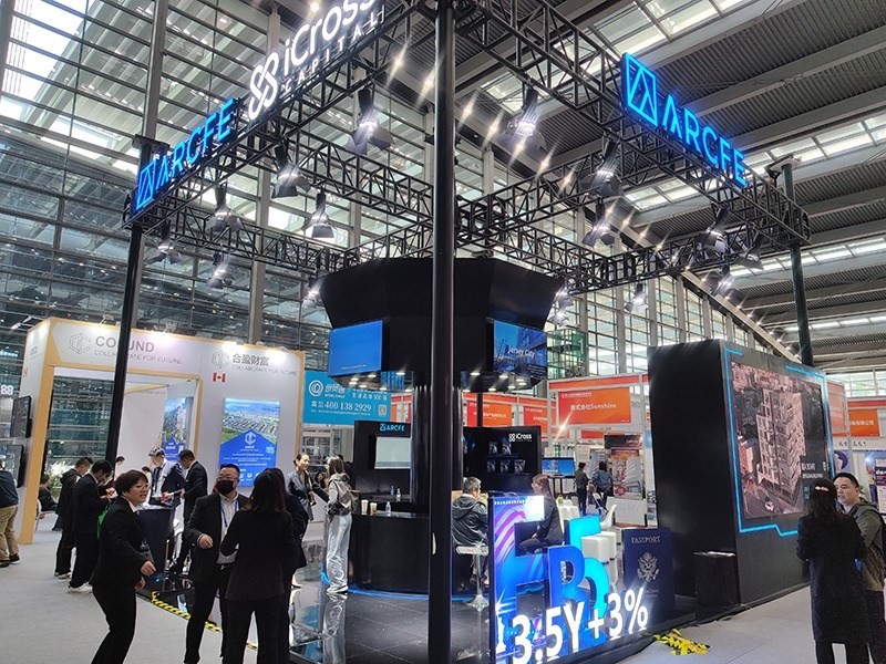 2023年12月16日，第十七屆深圳國(guó)際金融博覽會(huì)在深圳會(huì)展中心開(kāi)幕，近300家金融機(jī)構(gòu)和企業(yè)攜手多款金融產(chǎn)品集中亮相。