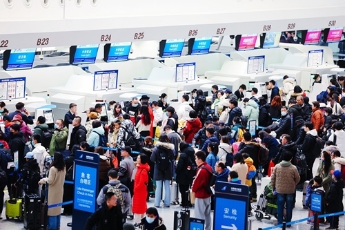 2024年春運(yùn)首日，大興機(jī)場預(yù)計(jì)保障進(jìn)出港旅客13.59萬人次。大興機(jī)場供圖