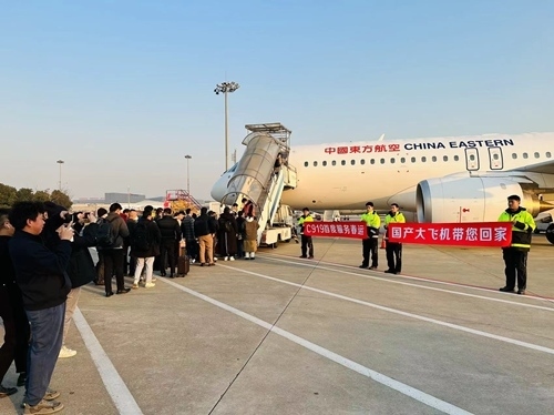 2024春運(yùn)第一天，東航4架C919大飛機(jī)全部投入商業(yè)運(yùn)營。東航供圖