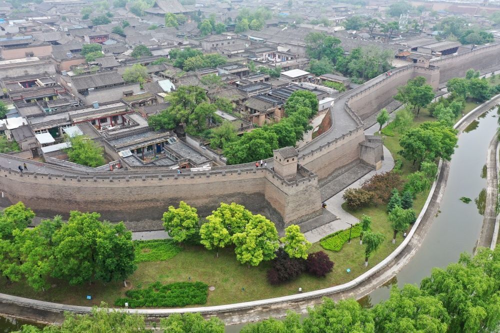 平遙古城一角（2023年5月30日攝，無人機(jī)照片）。新華社記者 詹彥 攝