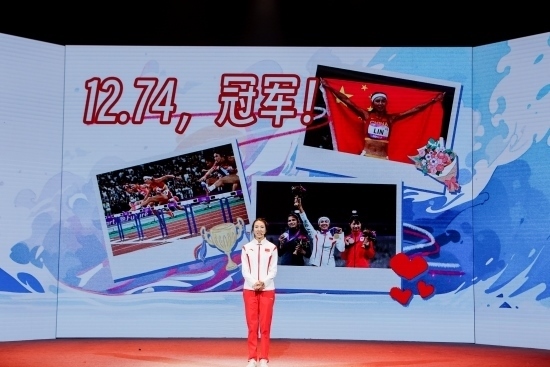 “何以中國(guó)·向海泉州”網(wǎng)絡(luò)主題活動(dòng)現(xiàn)場(chǎng)，林雨薇講述奪冠經(jīng)歷。泉州廣播電視臺(tái)供圖