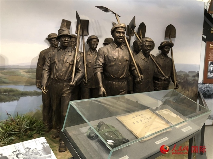 紀(jì)念園中展覽的筑路場(chǎng)景 。人民網(wǎng)記者 黃培昭攝