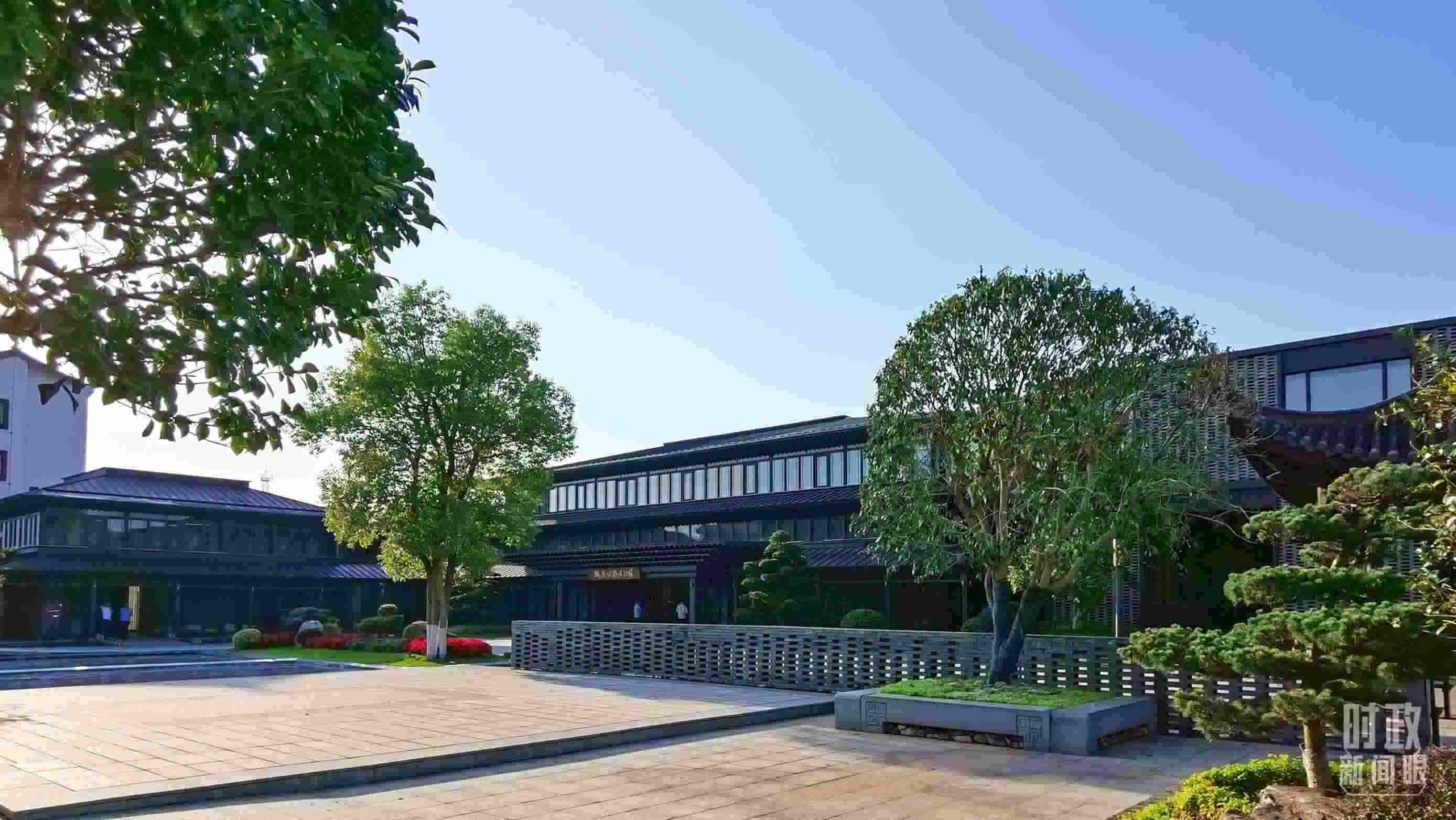 △楓橋經(jīng)驗陳列館。2023年9月，習(xí)近平來到這里考察，強調(diào)要發(fā)展好新時代“楓橋經(jīng)驗”。（總臺央視記者陳漢章拍攝）