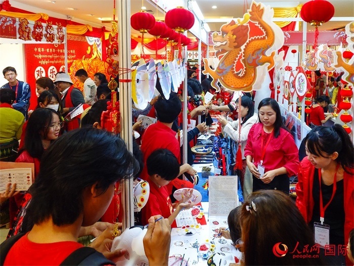 活動(dòng)現(xiàn)場(chǎng)氣氛熱烈。人民網(wǎng)記者 謝佳君攝