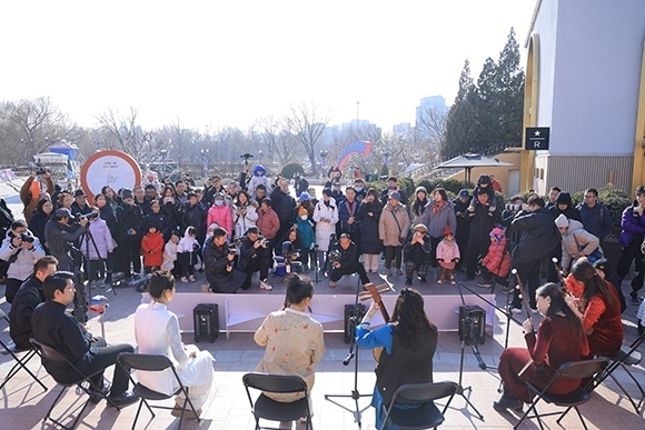 中國音樂學(xué)院“國樂快閃”演出。學(xué)校供圖