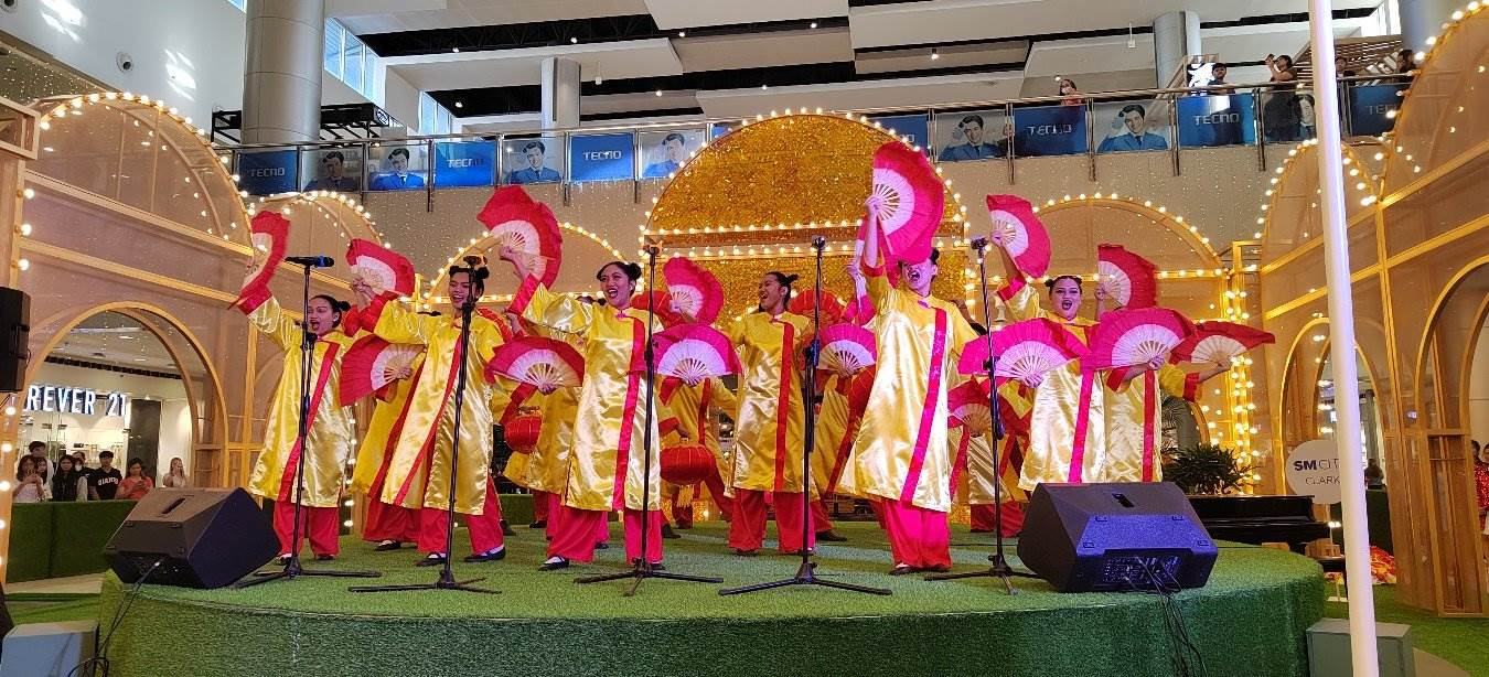 開幕式上活力四射的文藝節(jié)目引得觀眾陣陣喝彩。紅溪禮示大學(xué)孔子學(xué)院 供圖