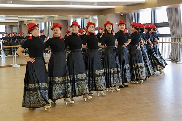 廈門思明區(qū)老年大學(xué)老年模特班正在上課。