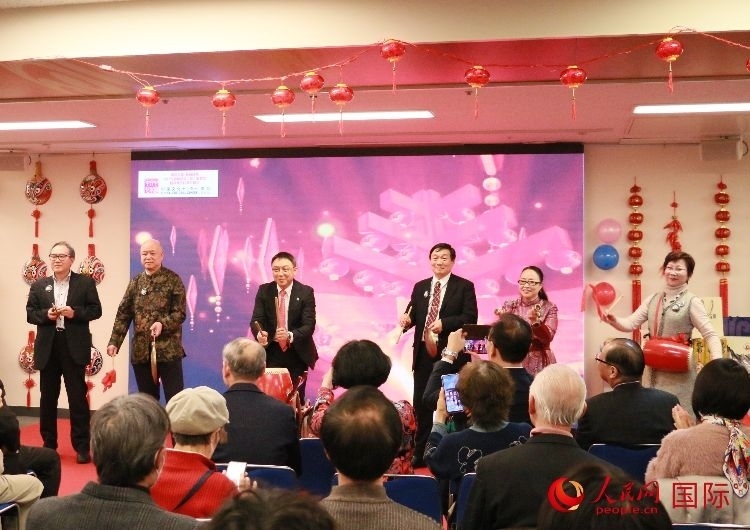 打擊樂合奏《春節(jié)序曲》。人民網(wǎng) 許可攝