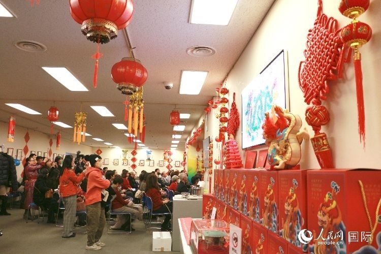 現(xiàn)場洋溢著濃郁的新春氛圍。人民網(wǎng) 許可攝