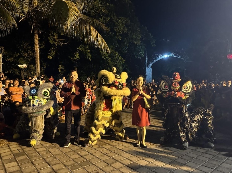 舞獅表演。巴陵康孔子學(xué)院供圖