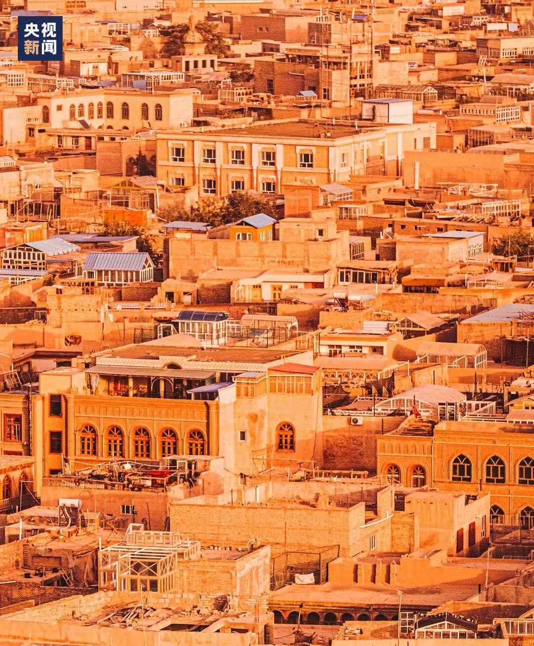 △喀什古城在天山和昆侖山的守護(hù)下，留住了千年前的樣子。