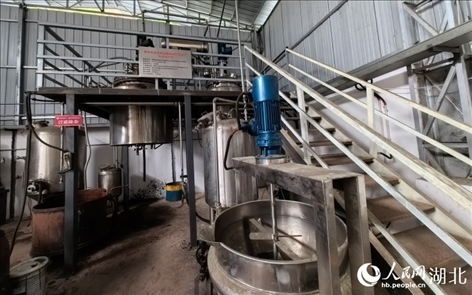 壩漆工業(yè)化量產(chǎn)設(shè)備。人民網(wǎng)記者 周雯攝