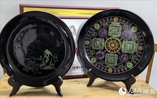 壩漆工藝品。人民網(wǎng)記者 周雯攝