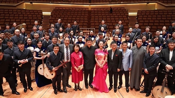 “”天地永樂(lè)·中國(guó)節(jié)“”音樂(lè)會(huì)演出人員合影。中國(guó)駐德國(guó)大使館供圖