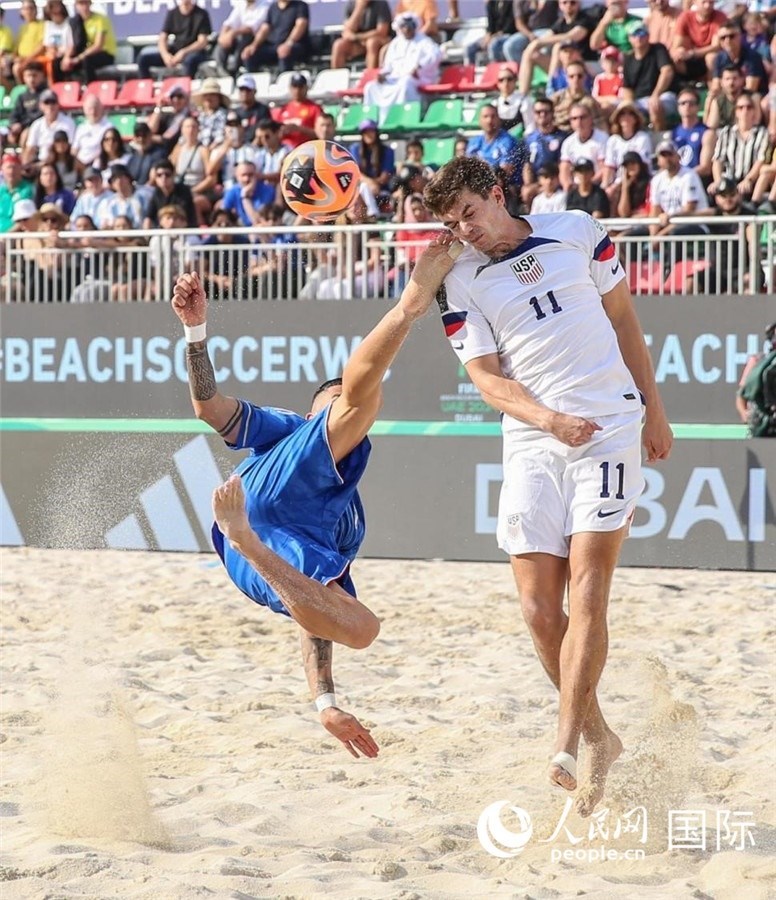 2月15日，意大利隊(duì)對陣美國隊(duì)。人民網(wǎng)塔里克·易卜拉欣攝