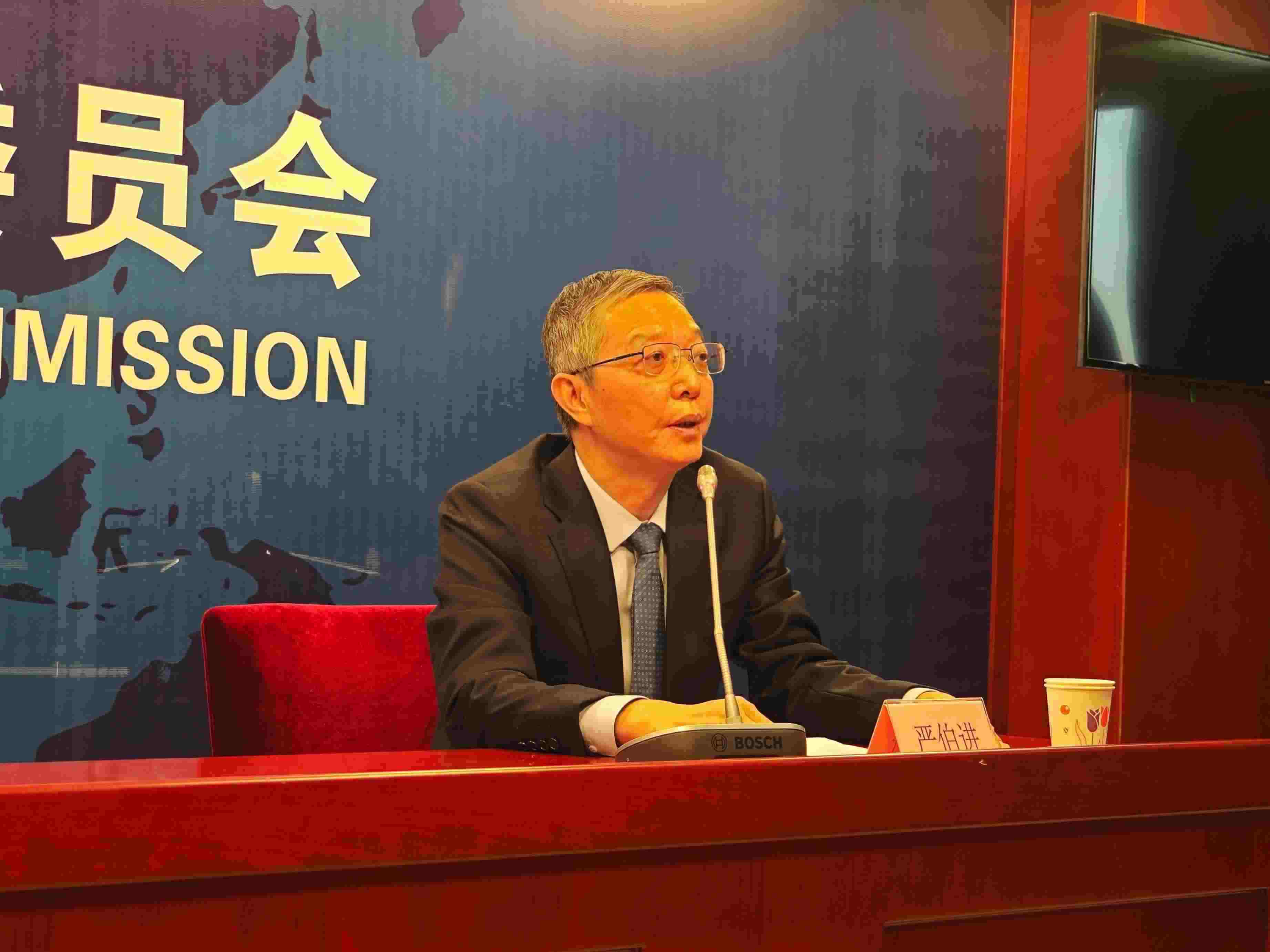 2月23日，嚴伯進在證監(jiān)會例行新聞發(fā)布會現(xiàn)場。 人民網(wǎng) 黃盛 攝