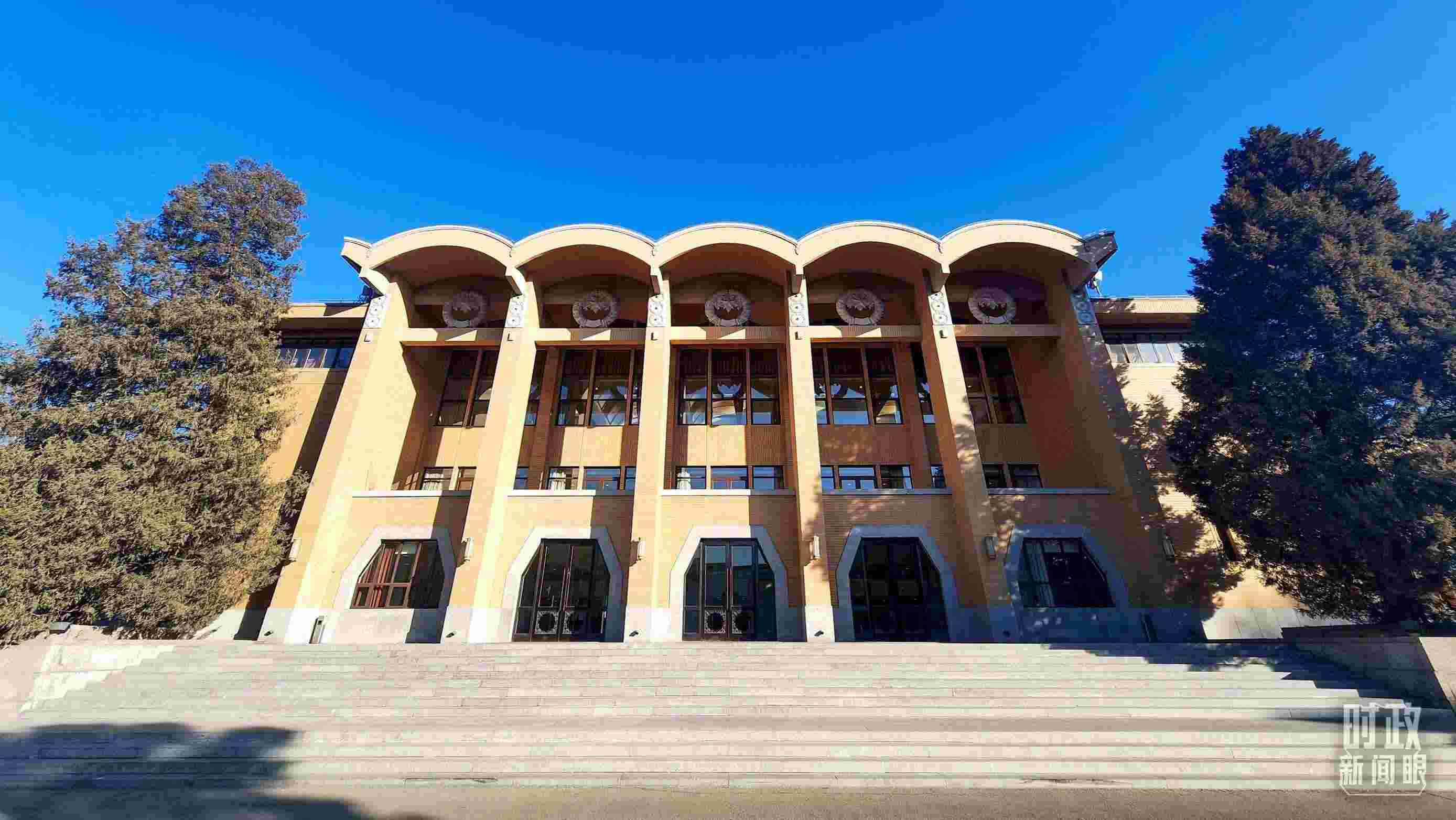 △2024年春季學(xué)期中央黨校（國家行政學(xué)院）中青年干部培訓(xùn)班3月1日上午在中央黨校開班。（總臺央視記者劉琦拍攝）