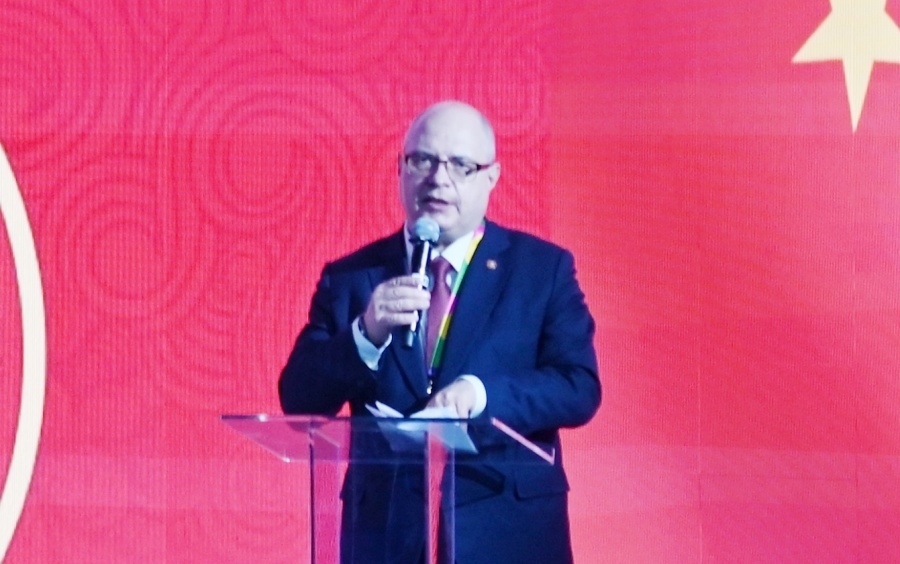 俄羅斯國家杜馬資產(chǎn)、土地和財產(chǎn)關(guān)系委員會主席兼俄中議員友好小組主席加夫里洛夫致辭。主辦方供圖 