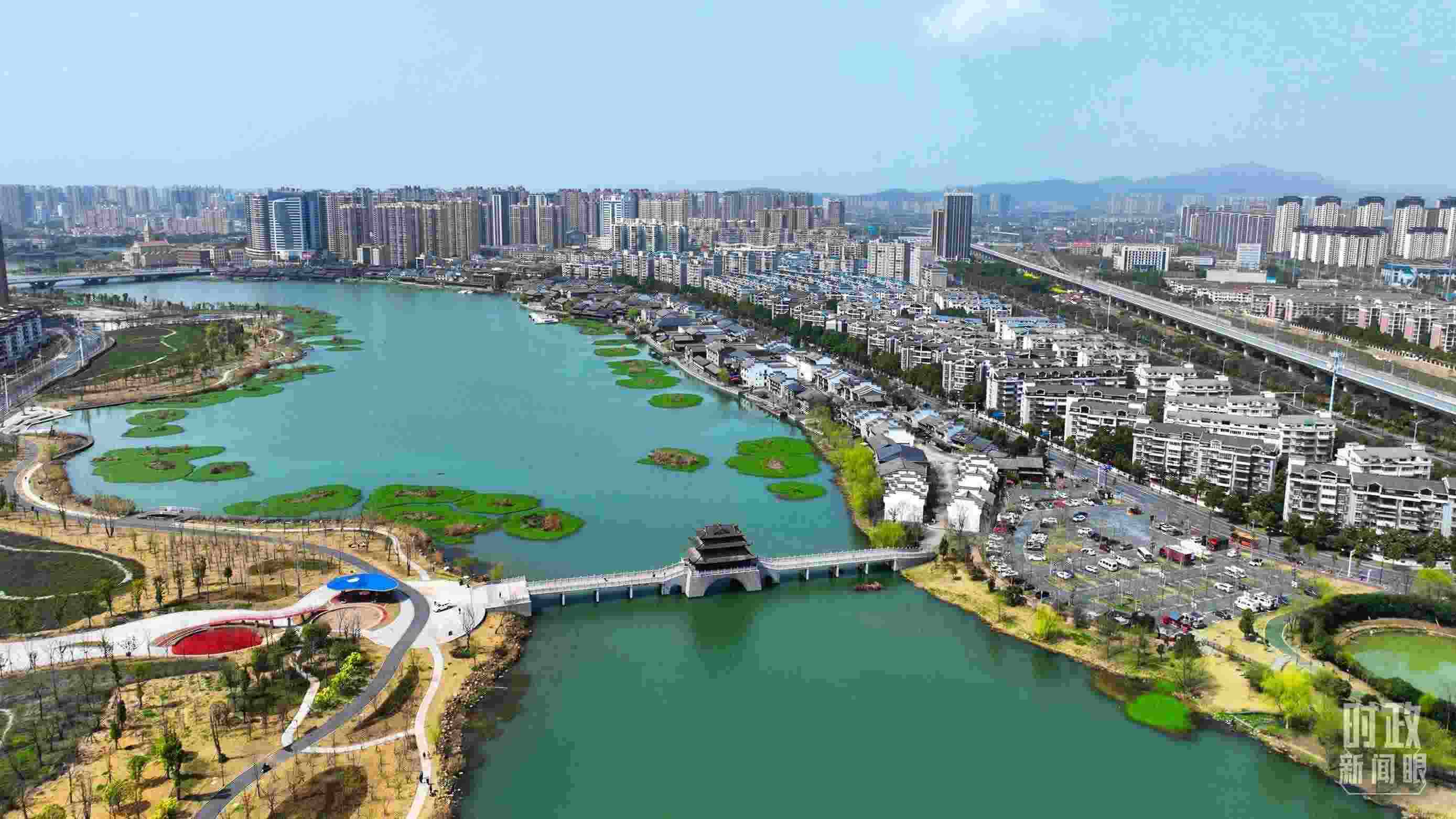 湖南常德。此次座談會(huì)前，習(xí)近平在長(zhǎng)沙、常德兩地實(shí)地考察。（總臺(tái)央視記者范凱拍攝）