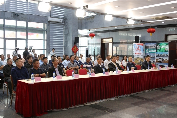 當?shù)貢r間3月26日下午，中國品牌重型機械、載重車輛宣傳推介會在中國駐蘇里南大使館舉行。圖為宣介會現(xiàn)場。中國駐蘇里南大使館供圖