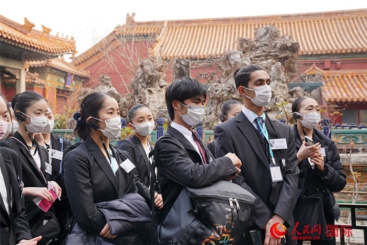 松山芭蕾舞團(tuán)青年代表團(tuán)在故宮參觀。人民網(wǎng)記者 張麗婭攝